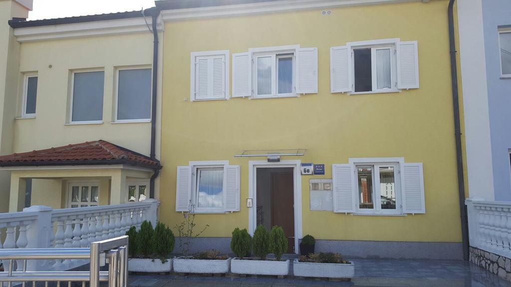 Apartmán Haus Ella Novi Vinodolski Exteriér fotografie